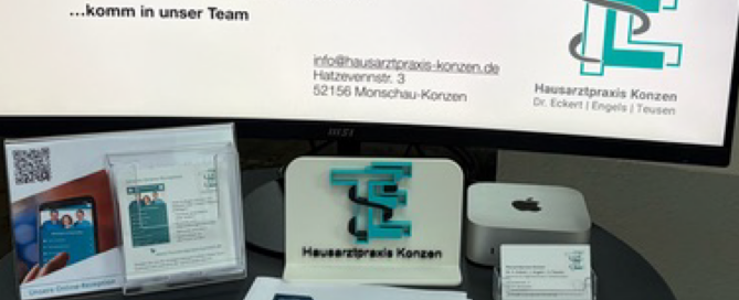 Am Stand der Hausarztpraxis Konzen auf dem Tag der Ausbildung in Monschau.